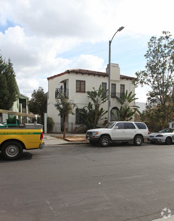 Foto del edificio - 1172 N Westmoreland Ave