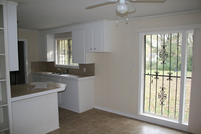 Building Photo - 355 Leron Ave