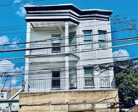 Building Photo - 137 Lake Ave