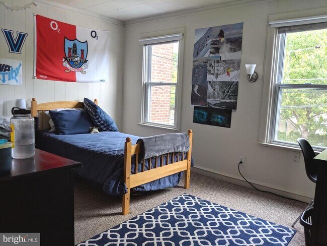 Building Photo - 728 W Railroad Ave