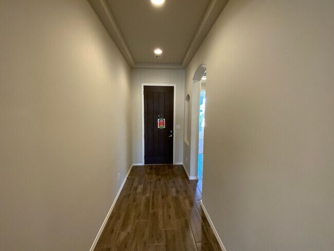 Foto del edificio - 4 Bedroom Single Story Home Available Near...