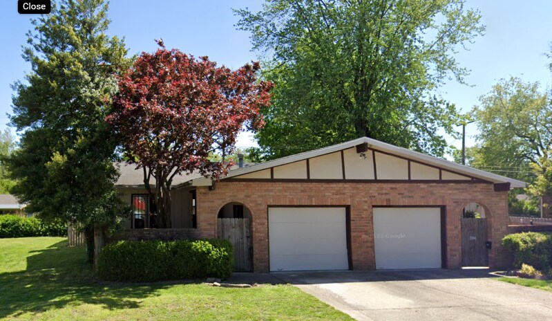 Primary Photo - 3346 E Whiteside St