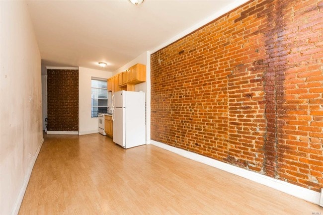 Building Photo - 815 St Johns Pl