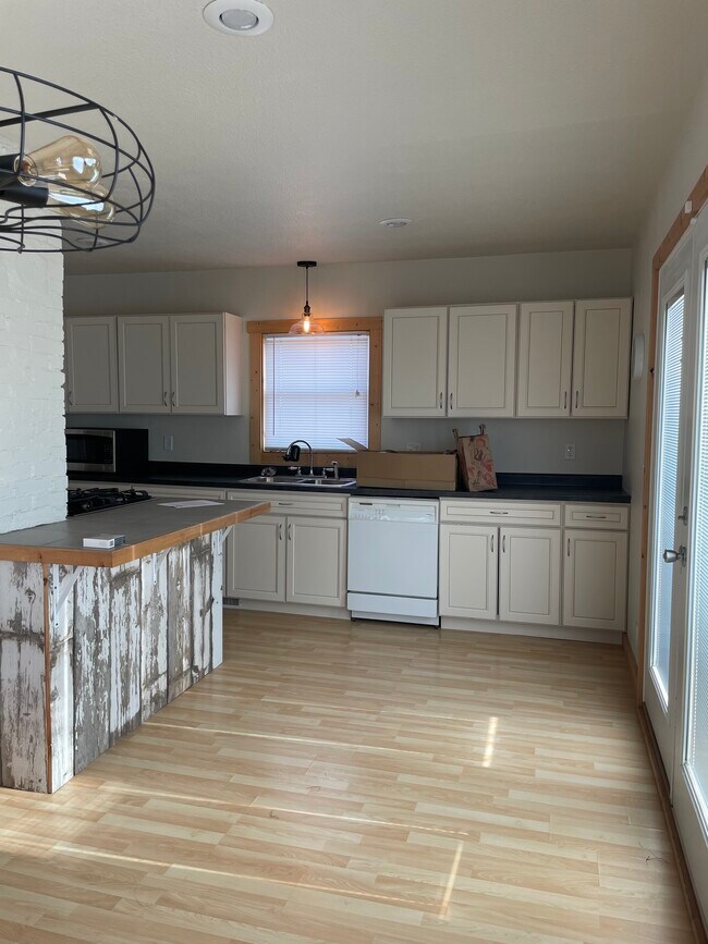 1614 Custer St, Rapid City, SD 57701 House Rental in Rapid City, SD