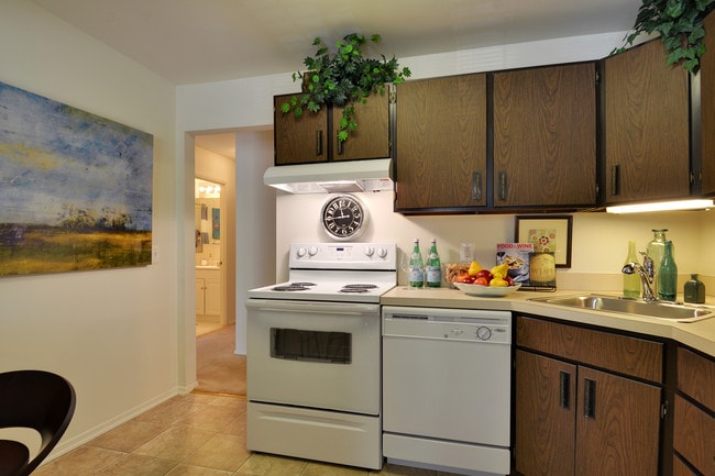 Building Photo - Hickory Hills Condominiums
