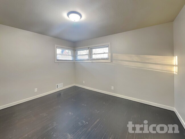 Foto del edificio - 7317 Clinton Ave