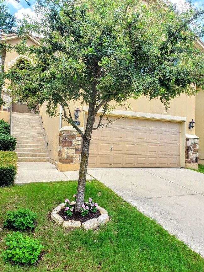 Front - 4127 Woodbridge Way