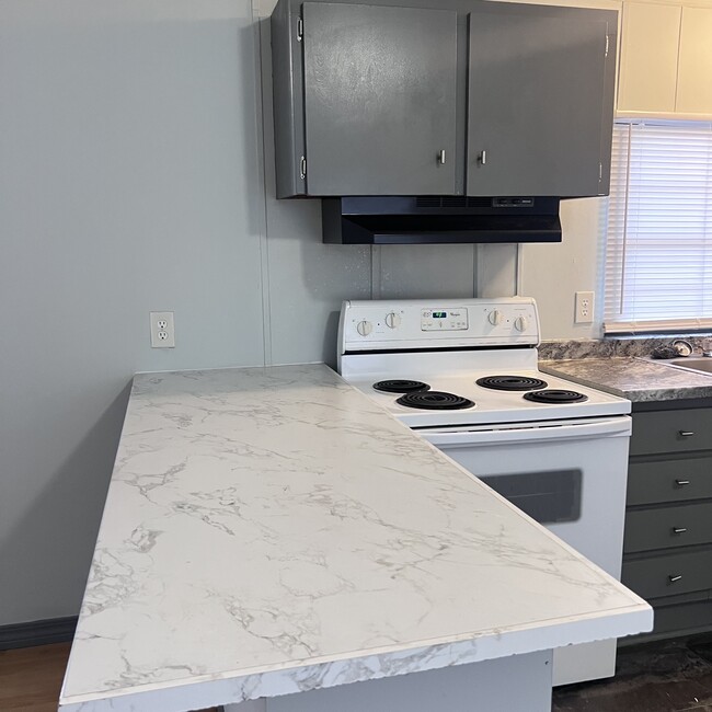 Foto del edificio - 2203 Dora Dr