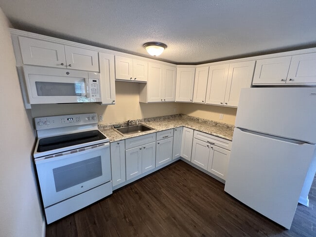 Building Photo - 190 Upper County Rd