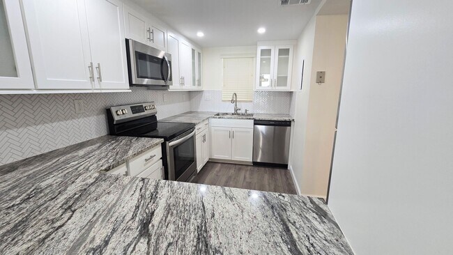 Foto del edificio - 3100 W Rolling Hills Cir