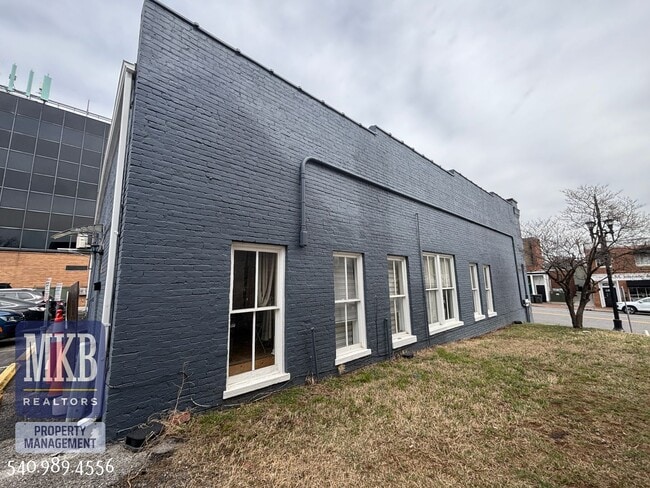 Foto del edificio - 17 S College Ave