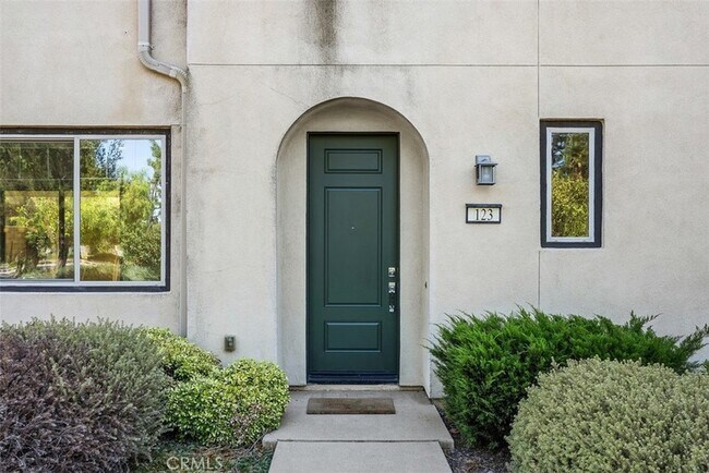 Building Photo - 123 Interval