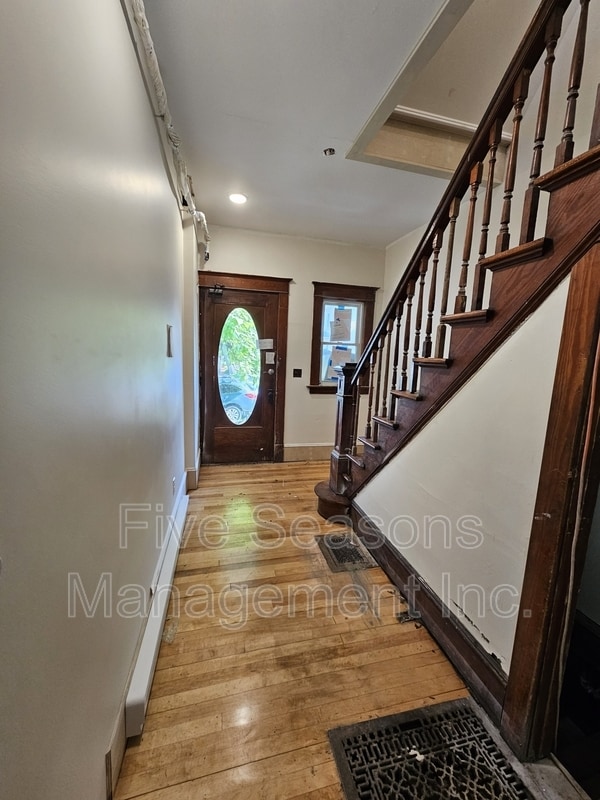 Photo - 75 Loomis Street - 2 Apartment
