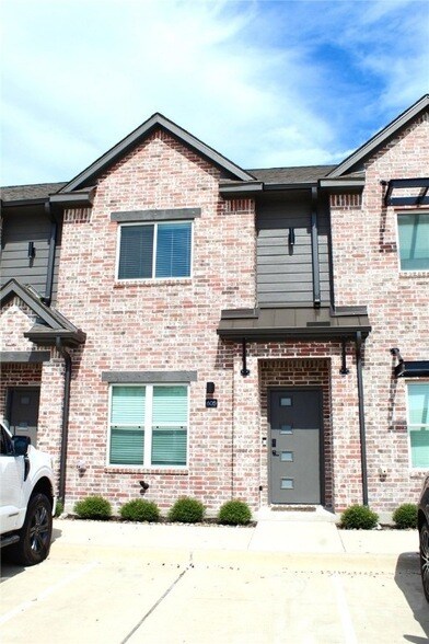 Foto principal - 1451 Associates Ave