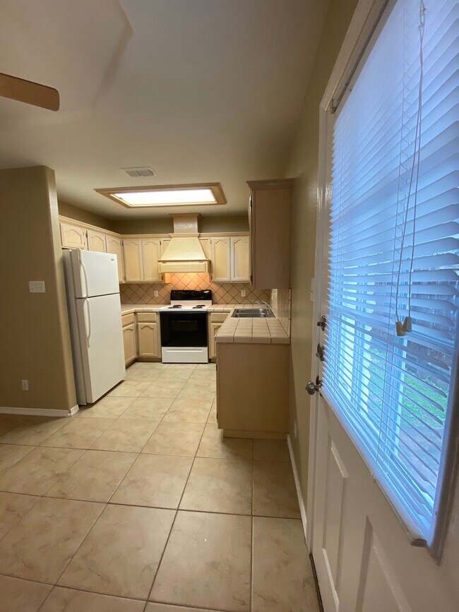Building Photo - 1707 Tierra Dulce Dr