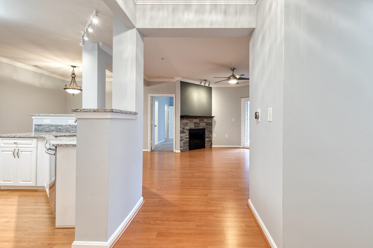 400 Symphony Cir Unit 141, Cockeysville, MD 21030 Condo for Rent in