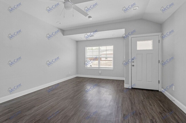 Building Photo - 806 N Broughton St
