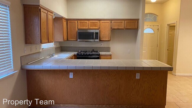 Building Photo - 4 br, 2 bath House - 2976 Yorkshire Court