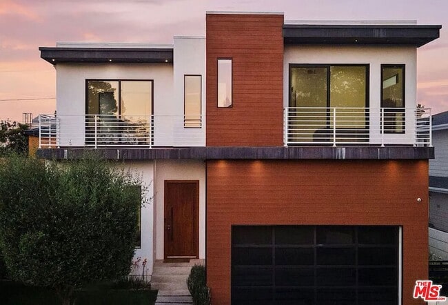 Photo - 748 N Detroit St House