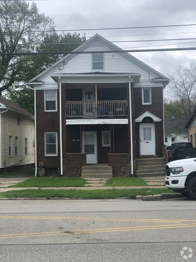 Building Photo - 1033 E 28th St