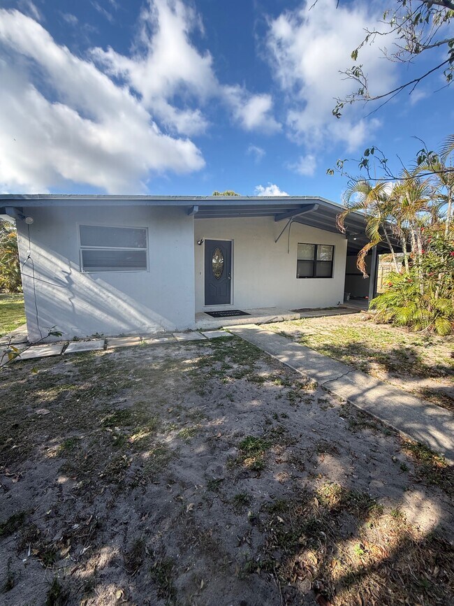 Foto del edificio - 4401 NE 15th Ter