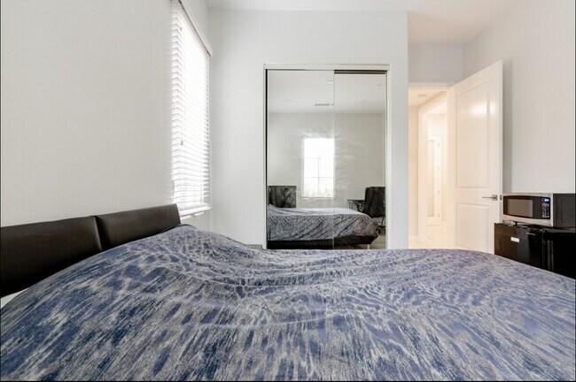 Building Photo - 86 Bountiful