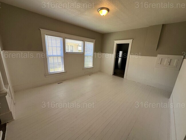 Foto del edificio - $1200 - 3 bedroom 1 bath - Single Family Home