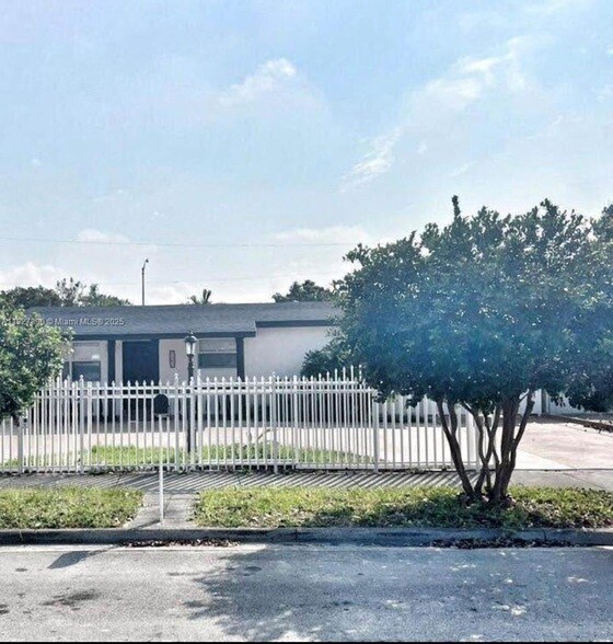Primary Photo - 3469 W 14th Ln