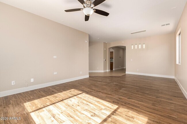 Foto del edificio - 10625 E Knowles Ave