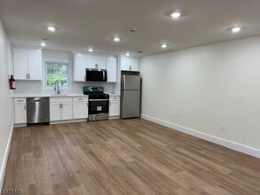 Building Photo - 12 Adalist Ave