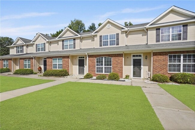 Building Photo - Spacious 3-Bedroom Townhouse in Prime Savannah Location!