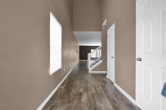 Building Photo - 210 Autumn Way