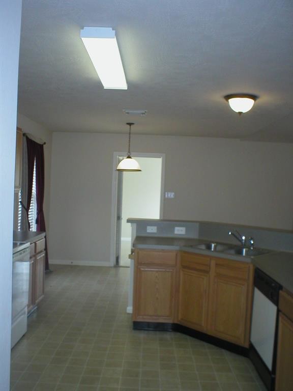 Building Photo - 843 Victoria Lakes Dr