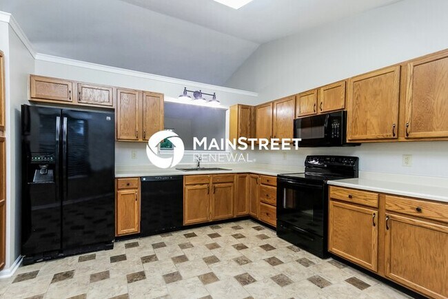 Foto del edificio - 3 Bedroom Pet-Friendly Home in Greenfield, IN with Main Street Renewal