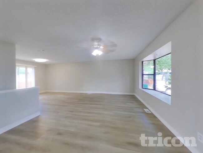 Building Photo - 505 E 40th St