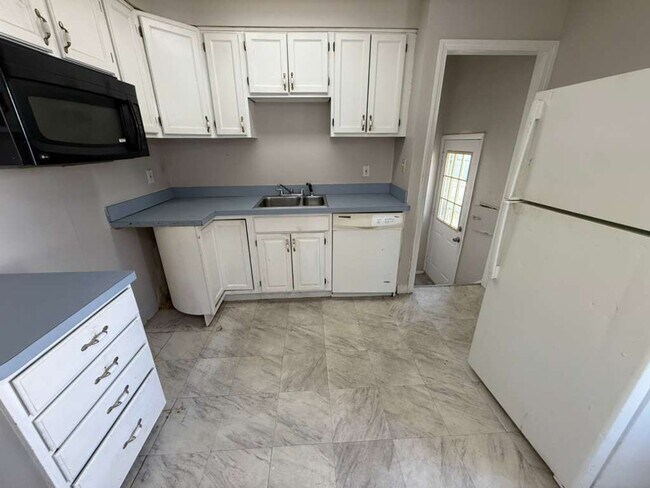 Foto del edificio - 2-BED, 1 BATH BEAUTIFUL SINGLE- FAMILY HOME IN MAPLE HEIGHTS!