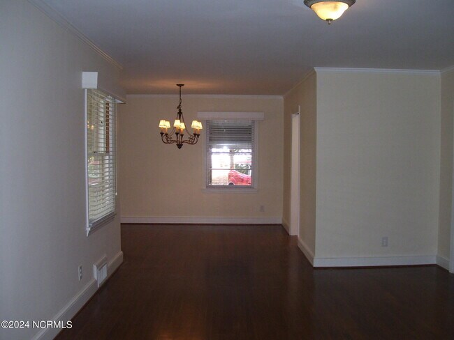 Foto del edificio - 1215 Midland Rd