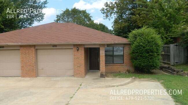 Building Photo - Located Close to the U of A and Downtown F...