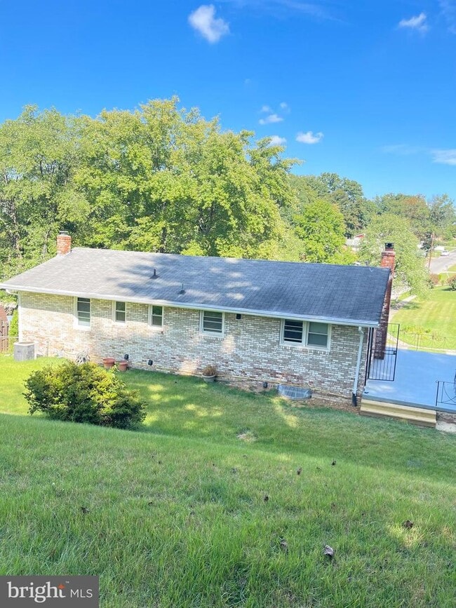 Building Photo - 5103 Acorn Dr