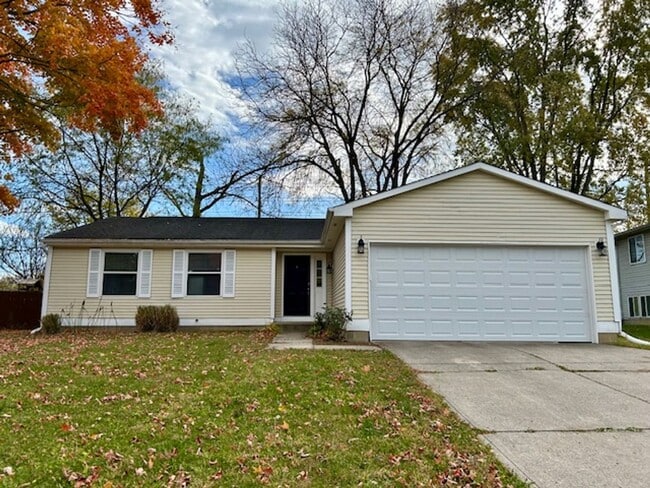 Building Photo - 3 BEDROOM 2 BATHROOM RANCH STYLE HOME IN PIKE!