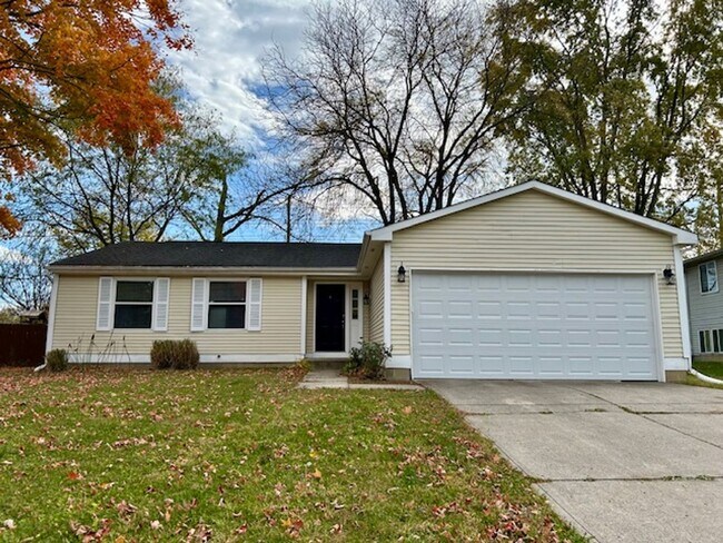 Foto del edificio - 3 BEDROOM 2 BATHROOM RANCH STYLE HOME IN PIKE!