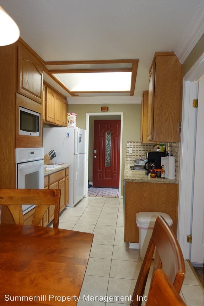 Foto del edificio - 2107 Fallen Leaf Ln