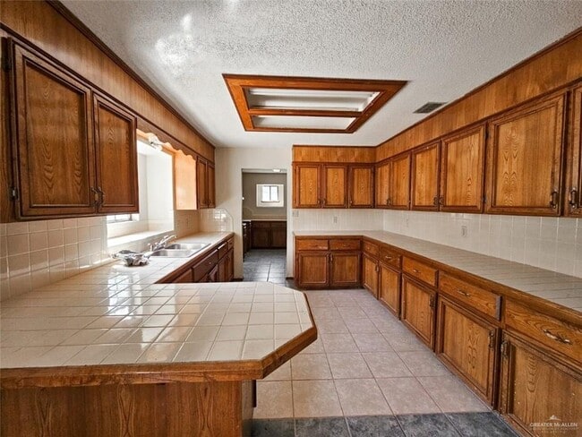 Building Photo - 15 Jasman Rd