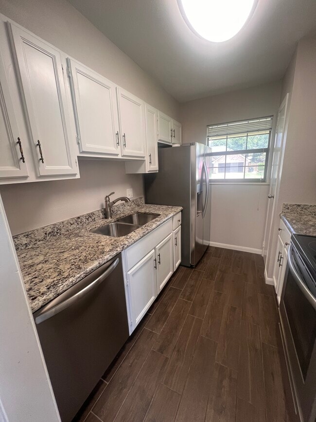 Granite Counters and Stainless Appliances - 3419 Lexington Dr