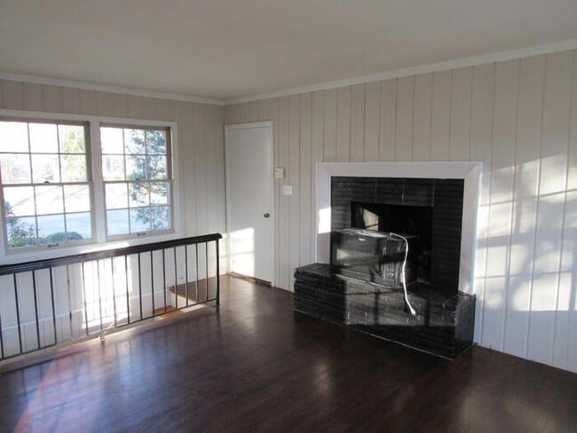 Building Photo - Charming 2 bedrooms and 1 bath home located on Sagamore Rd in Leawood, KS