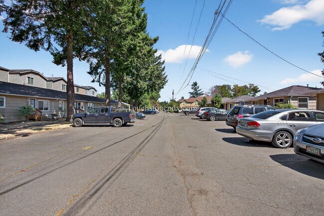 Foto del edificio - Brentwood-Darlington 2 Bed Apartment with Classic Charm and Parking