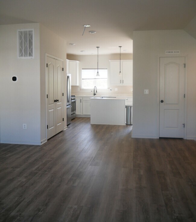 Foto del edificio - 2517 Drake Ln