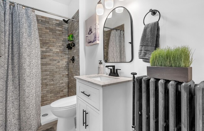 Building Photo - 139 Center St