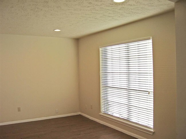 Building Photo - 16206 Acapulco Dr