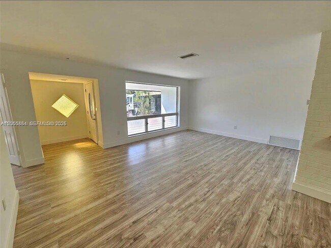 Foto del edificio - 7251 Harbour Blvd